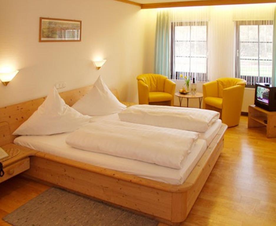 Landgasthof Goldene Rose Grub am Forst ภายนอก รูปภาพ